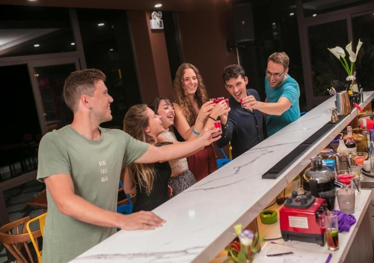 Catba Backpackers Hostel & Pool Bar Chan Chau ภายนอก รูปภาพ