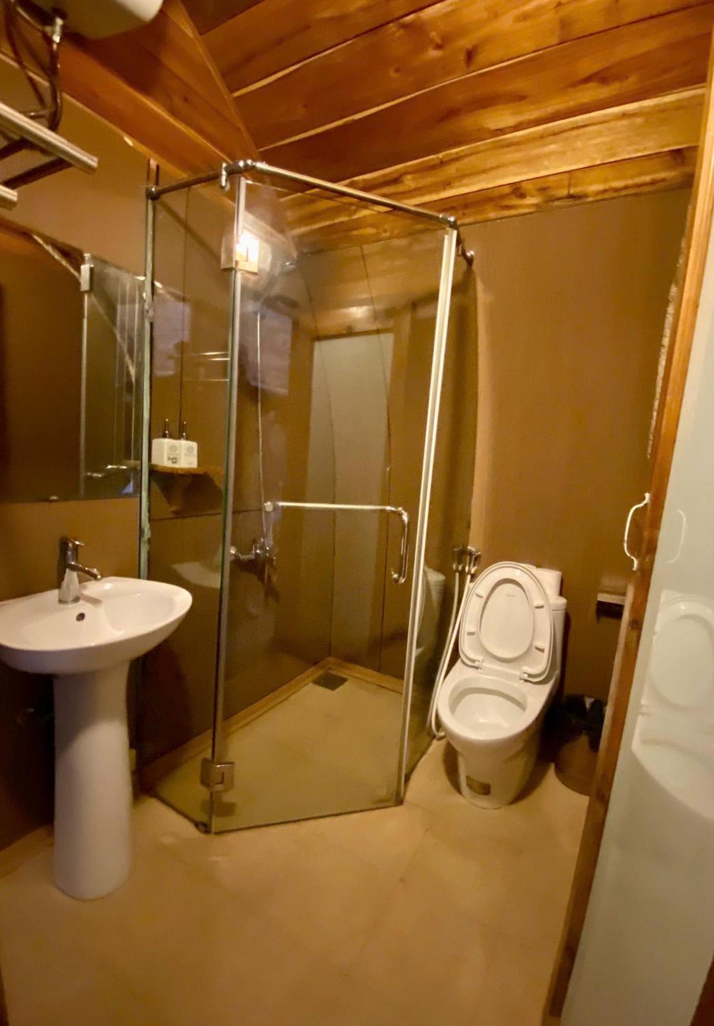 Catba Backpackers Hostel & Pool Bar Chan Chau ภายนอก รูปภาพ